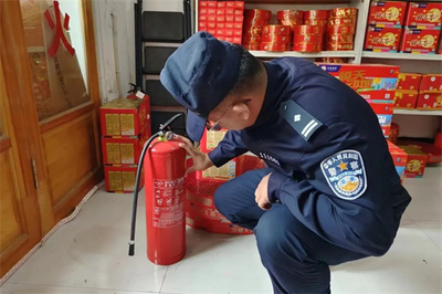 雙節(jié)將至防患未"燃" 伊春市嘉蔭公安扎實(shí)開(kāi)展煙花爆竹安全專(zhuān)項(xiàng)檢查